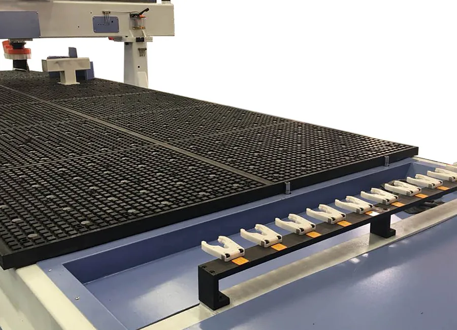 UC481-4D vacuum table and automatic tool rack