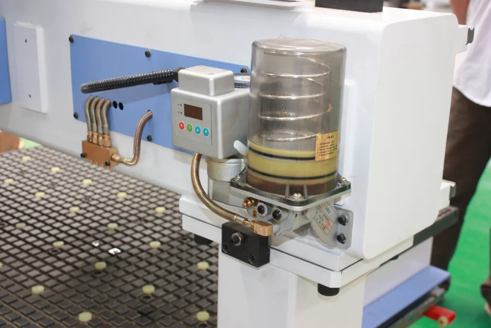 UA-481 automatic lubrication system detail